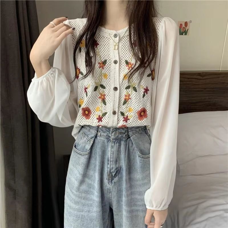 -French Retro Temperament Crochet Hollow Blouse, Small Daisy Embroidery, Loose V-Neck Chiffon Shirt, New Style, Spring