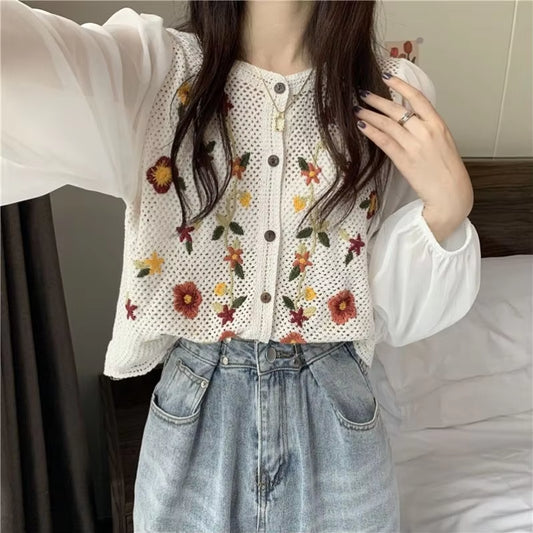 -French Retro Temperament Crochet Hollow Blouse, Small Daisy Embroidery, Loose V-Neck Chiffon Shirt, New Style, Spring
